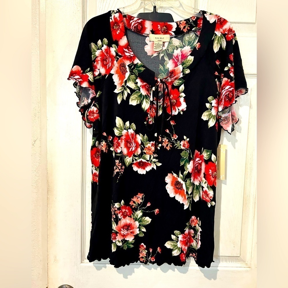 NWOT Diana Belle Black Floral Short Sleeve Top